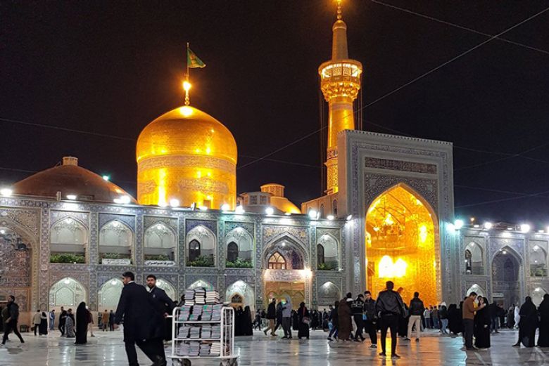 زهد الإمام الرضا (عليه السلام) وتواضعه، سمة من البيت النبوي