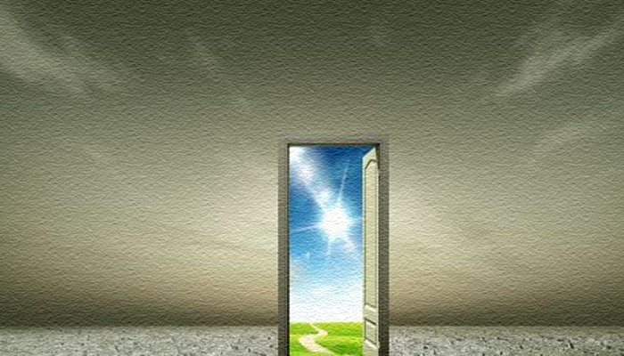 الدنيا والآخرة طريقان مختلفان