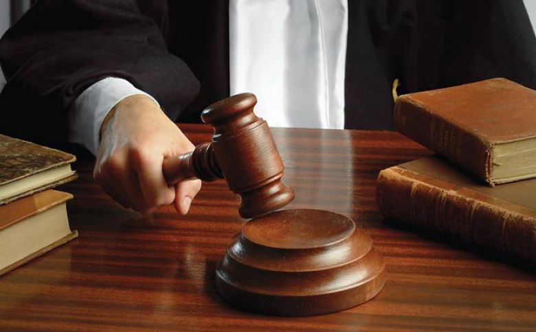 من الفكر الإداري عند الإمام علي عليه السلام: تتبع الحكومة للقضاة